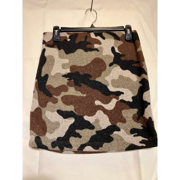 Ces Lemmes Bleu Salon and Spa Camo Gator Size Large. - Picture 1 of 5